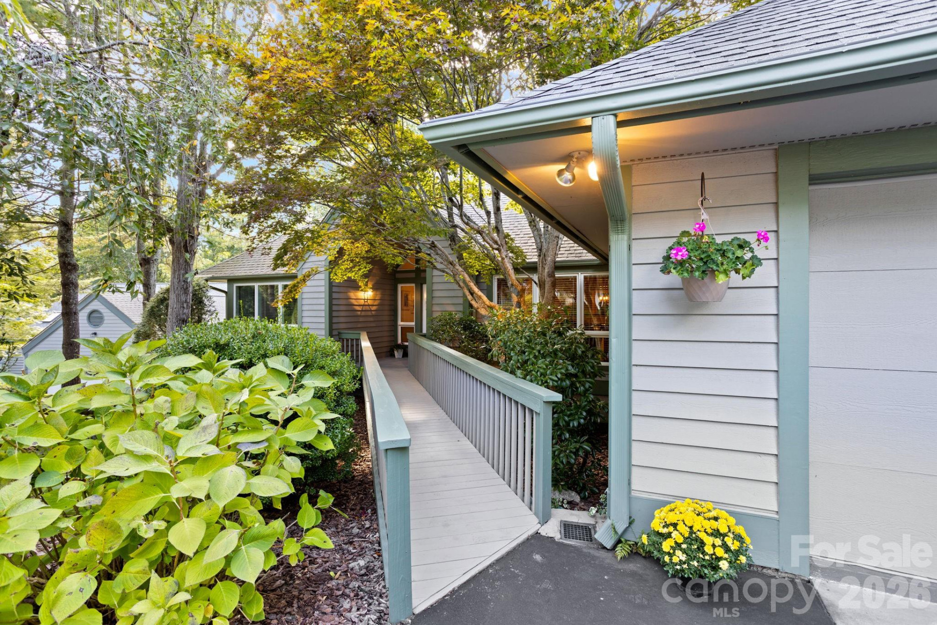 128 Forest View Drive - Photo 2