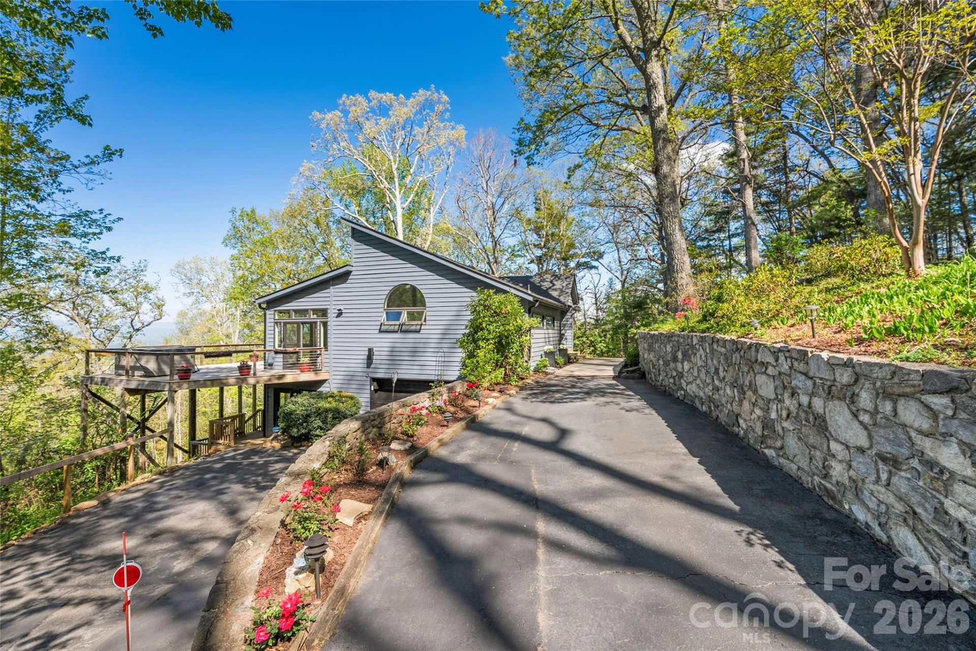 110 Crestwood Road - Photo 2