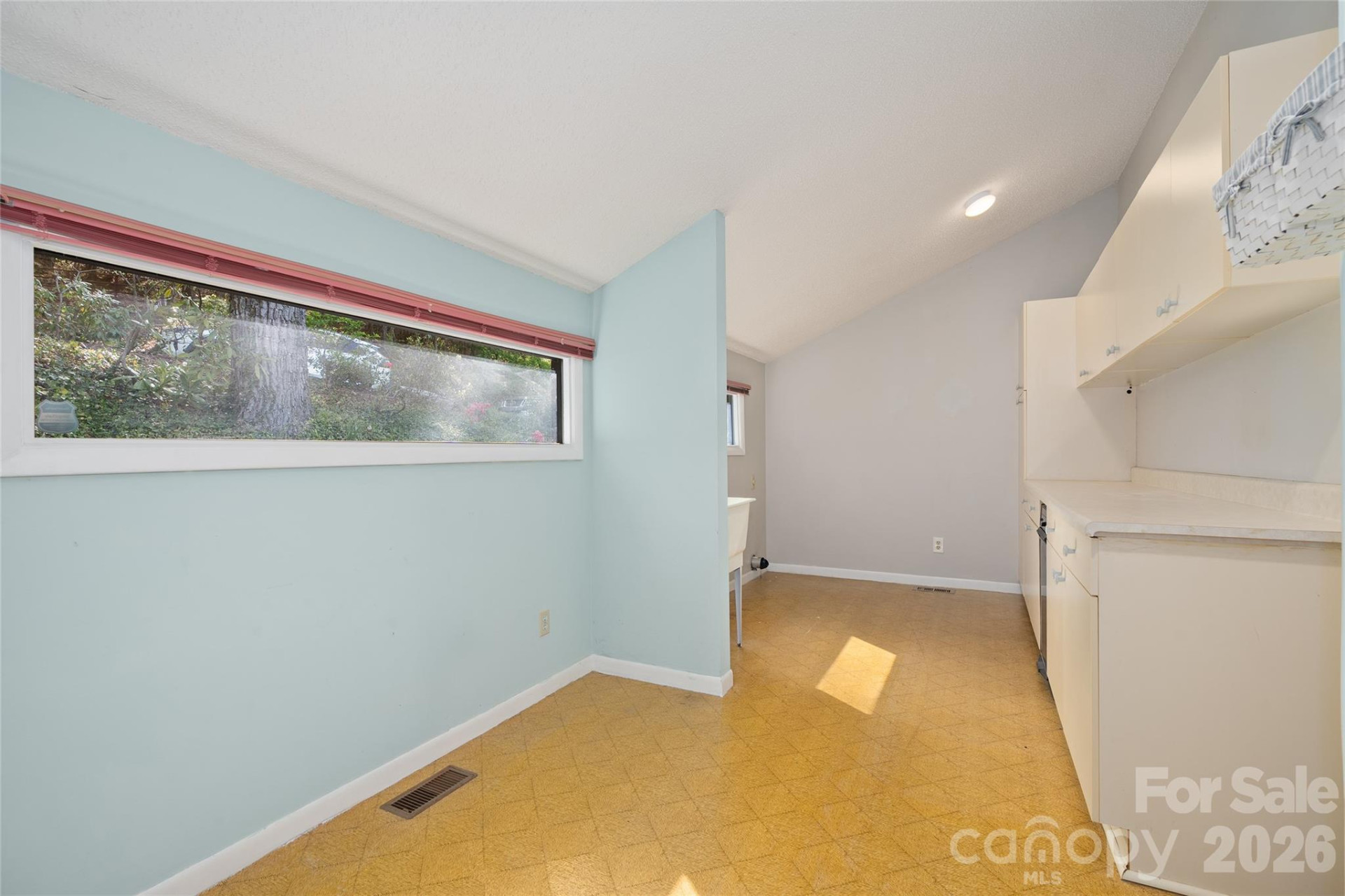 110 Crestwood Road - Photo 10