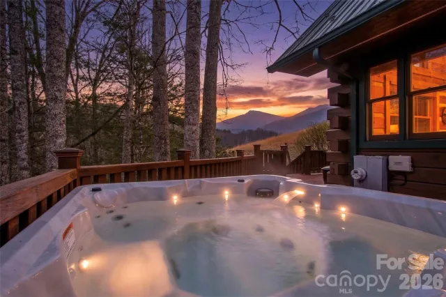 101 Jack Straw Lane, Burnsville, NC, 28714