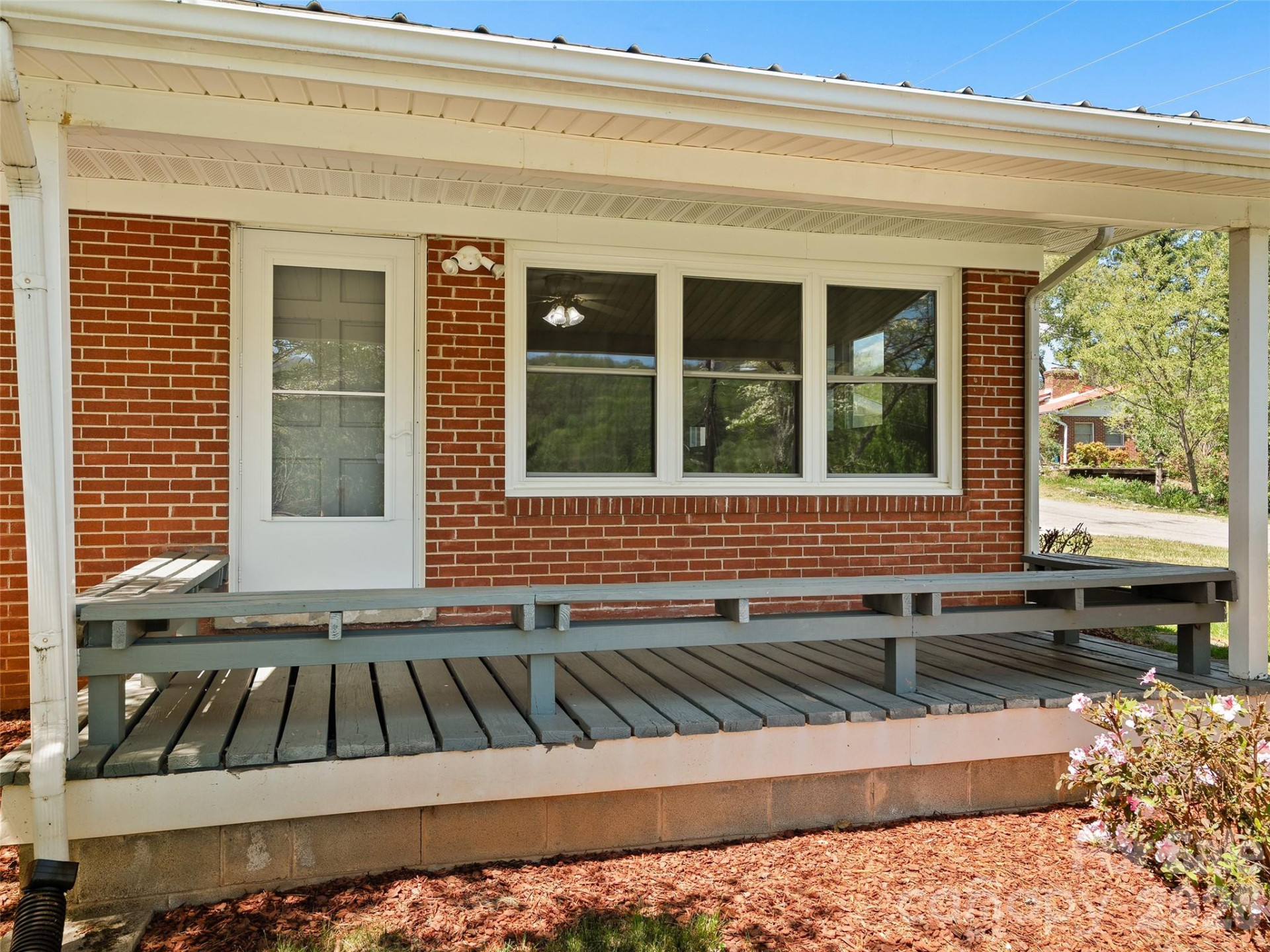 17 Farley Street - Photo 5