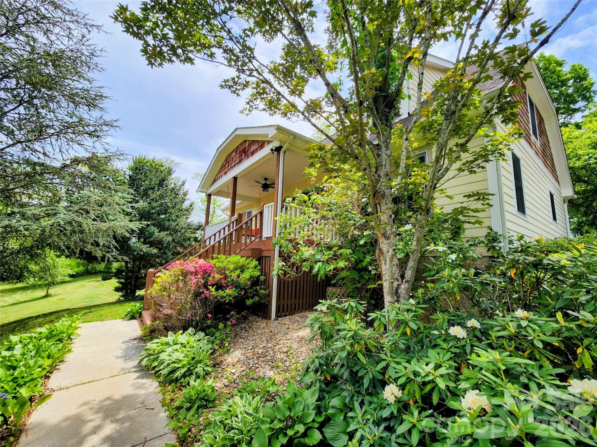 17 Squires Lane - Photo 2