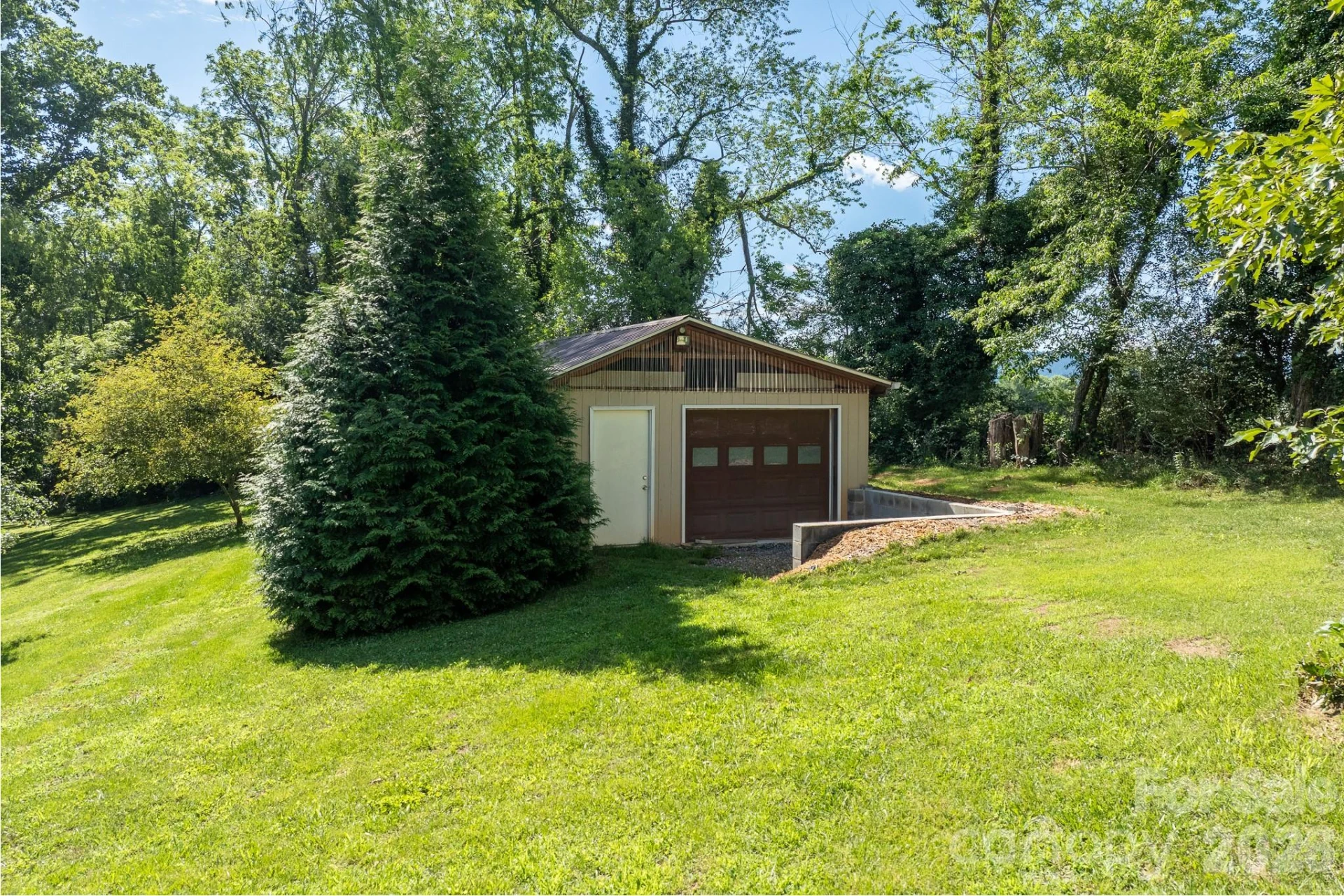 17 Squires Lane - Photo 15