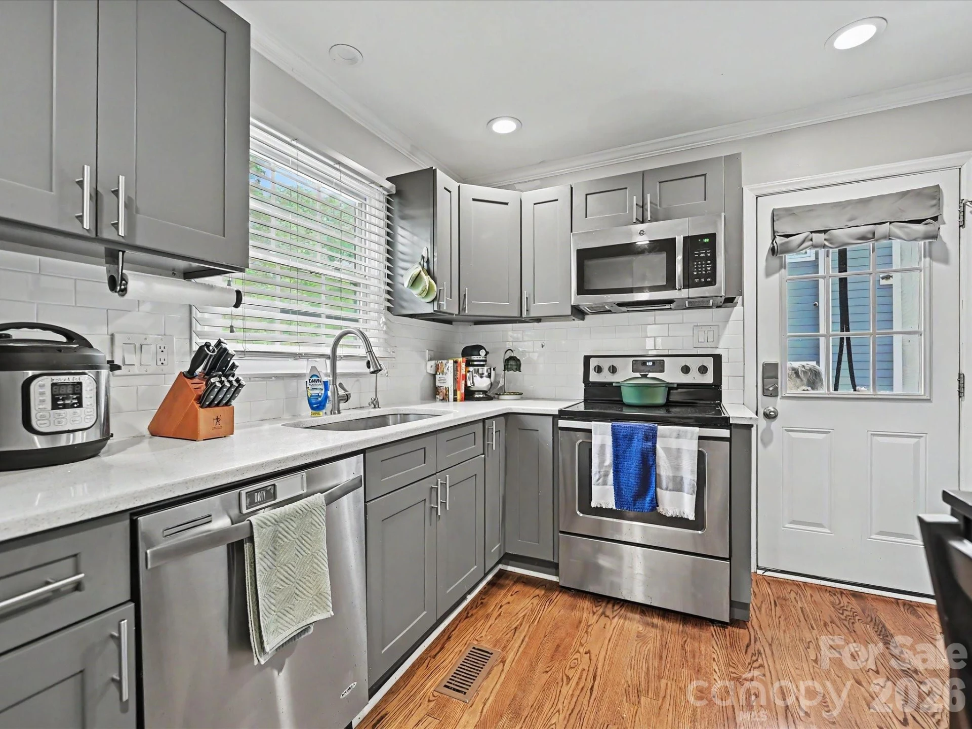 115 Gardner Avenue - Photo 6