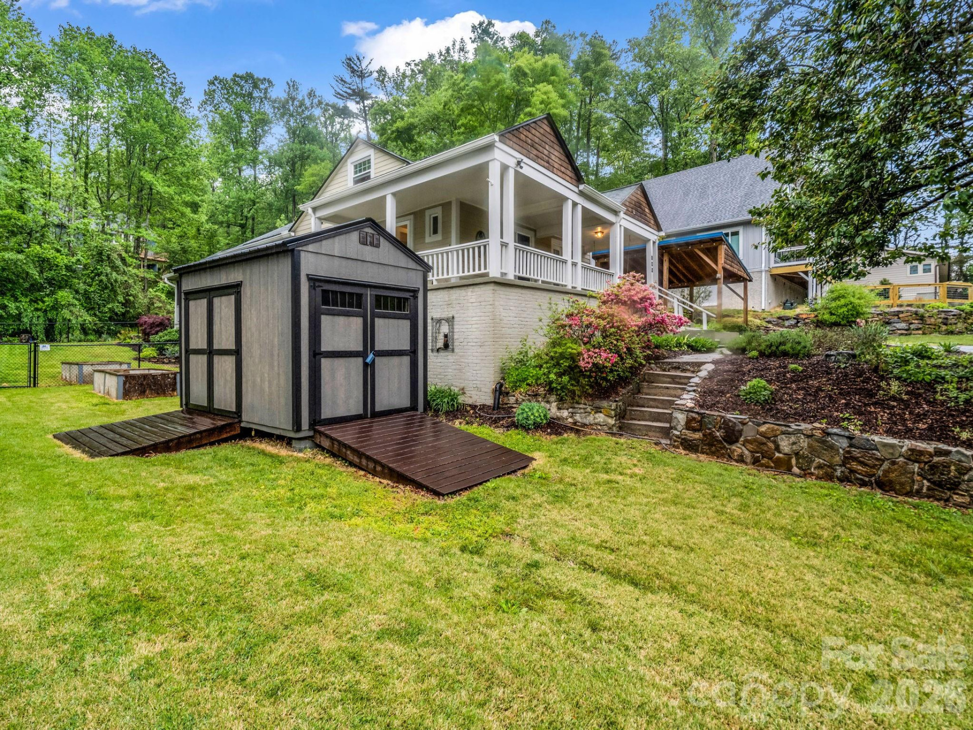 104 Lake Avenue - Photo 4