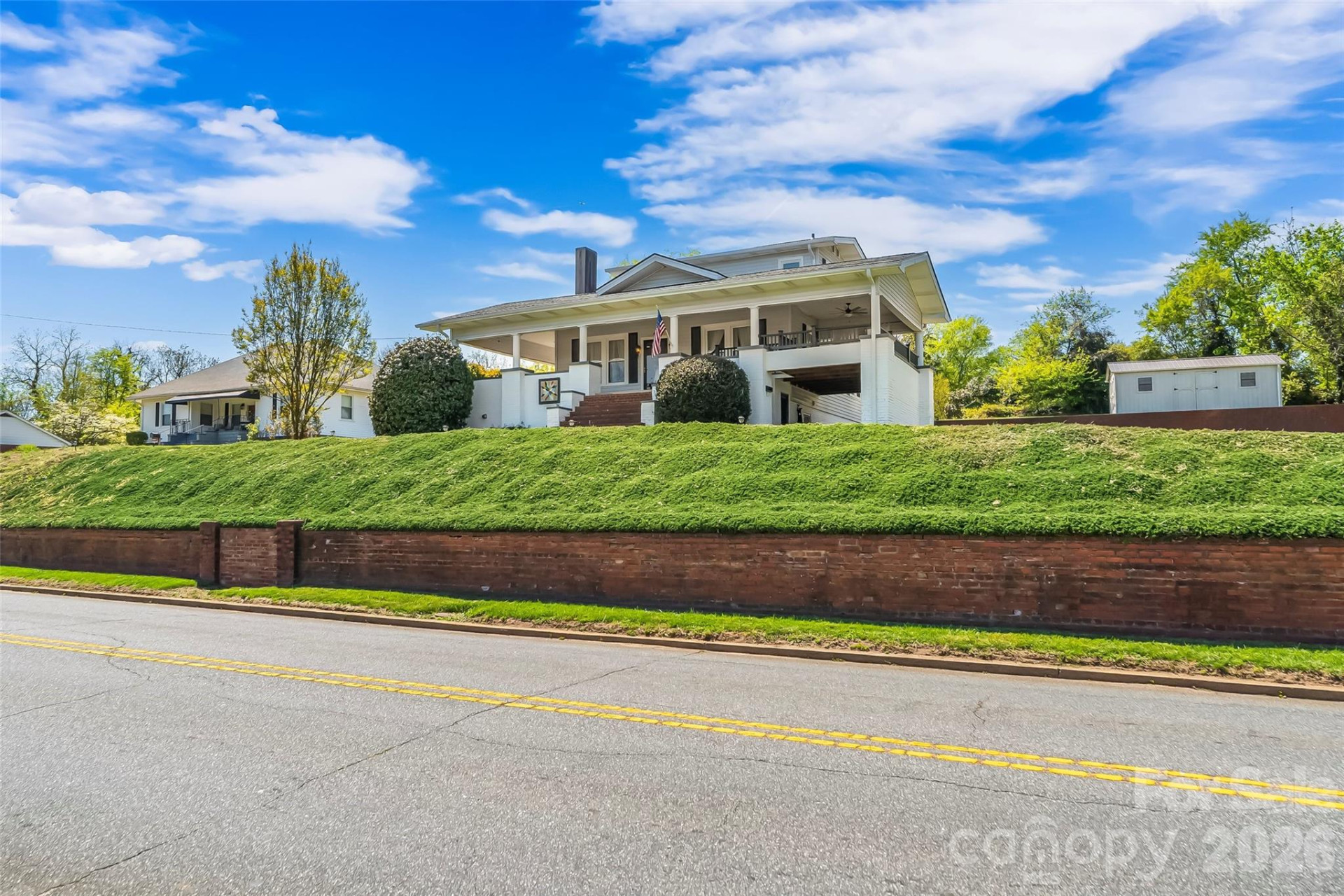 110 Burkemont Avenue - Photo 3