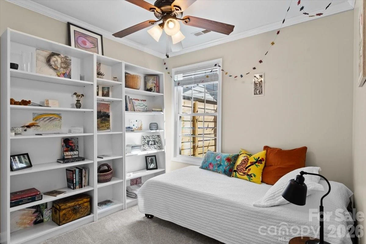 92 Rotunda Circle - Photo 10