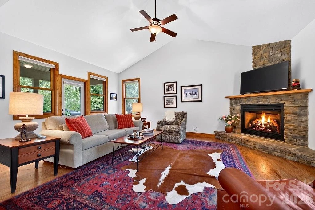 24 Triple Fairways Drive - Photo 3