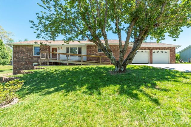 230 Blythewood Drive, Hendersonville, NC, 28792