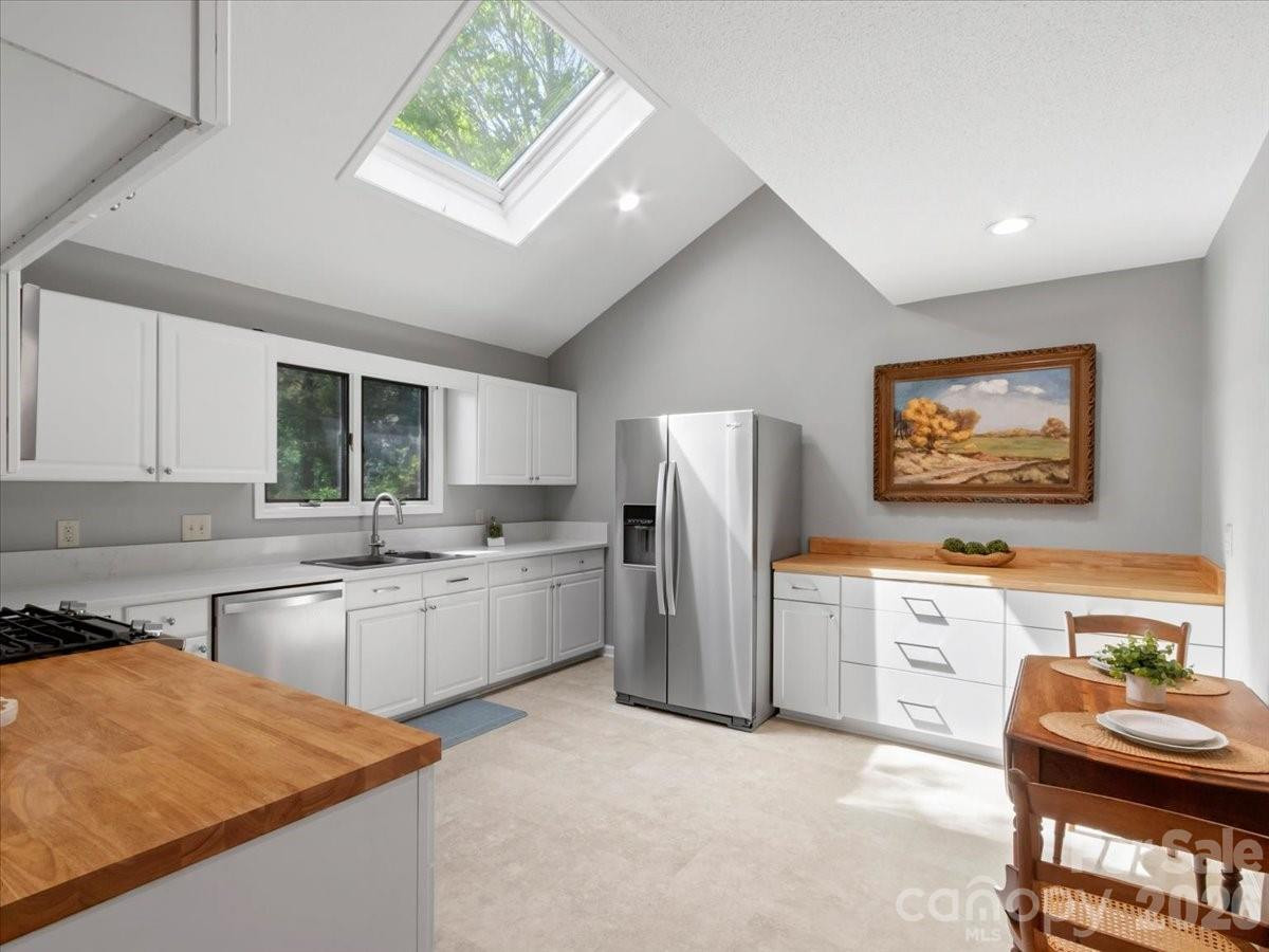 301 Robertson Street - Photo 8