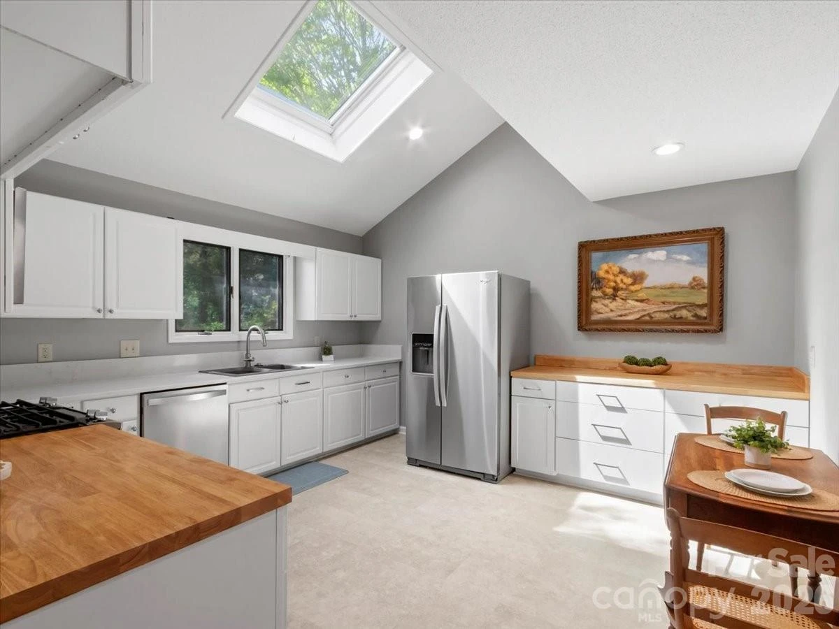 301 Robertson Street - Photo 8