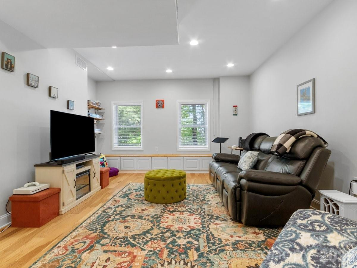 31 Bear Den Road - Photo 32