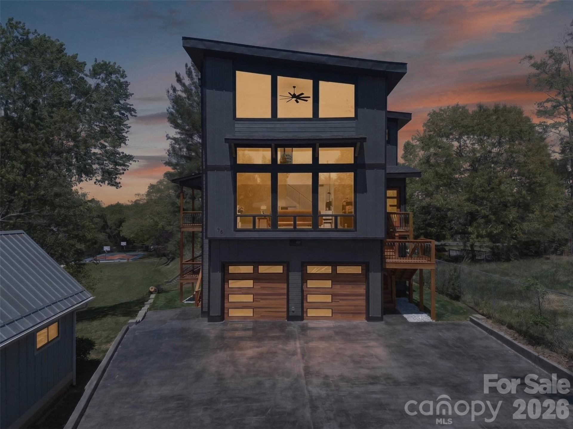 98 Downing Street - Photo 2