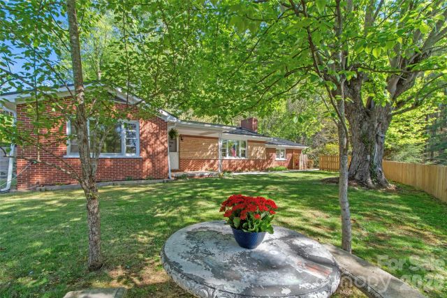 309 Presnell Street, Burnsville, NC, 28714