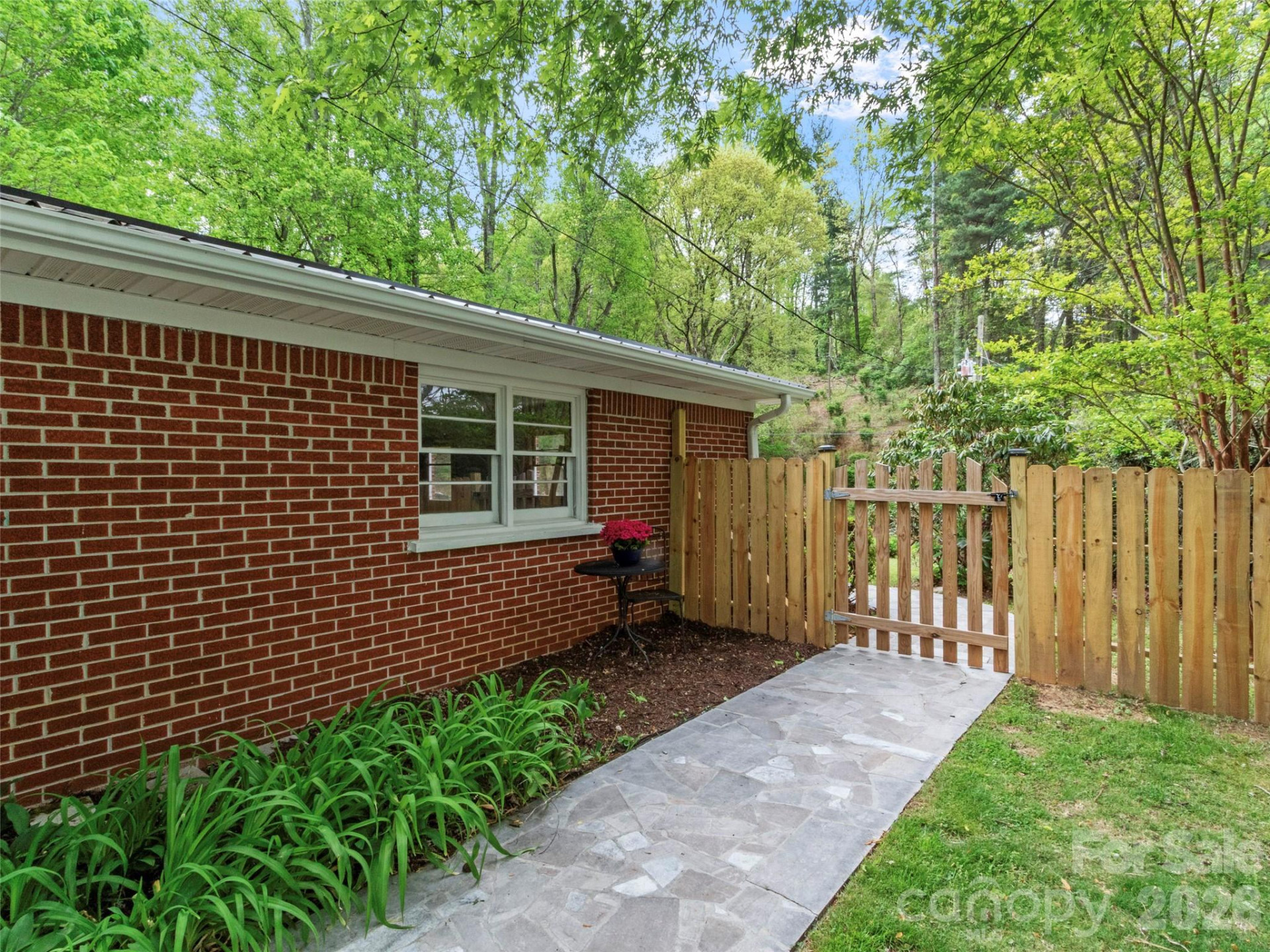 309 Presnell Street - Photo 5