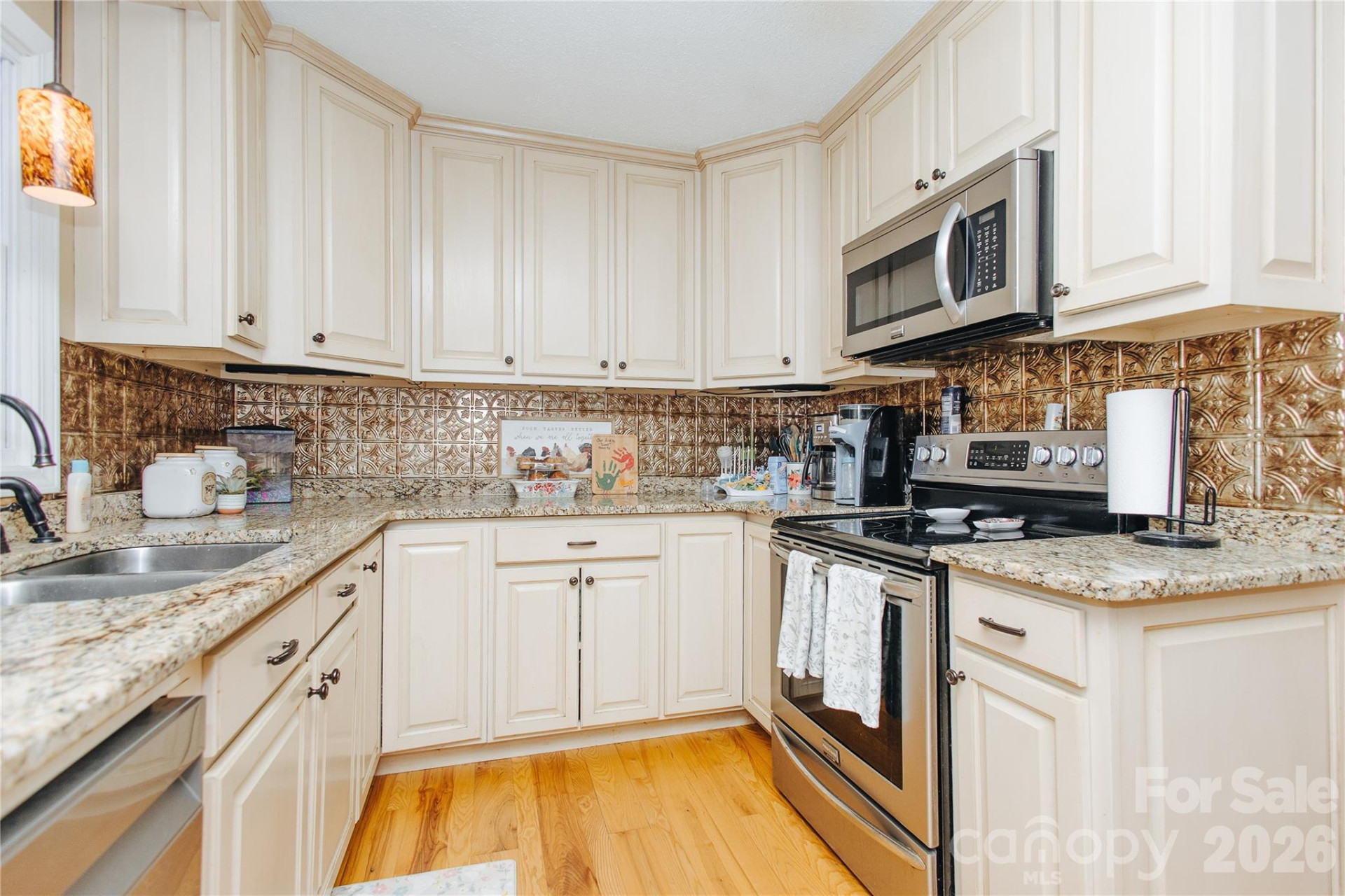 341 Bond Street - Photo 11