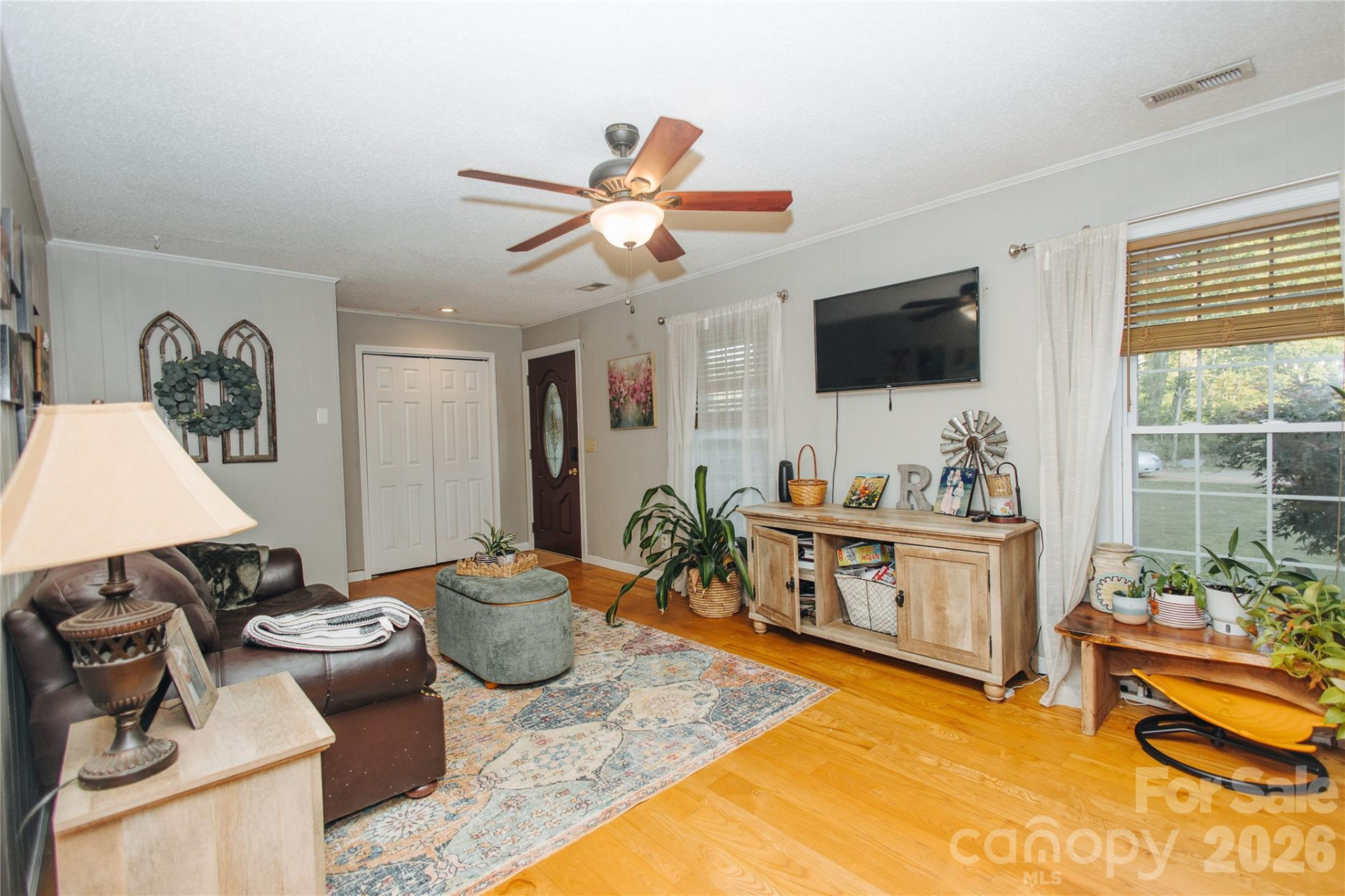 341 Bond Street - Photo 3