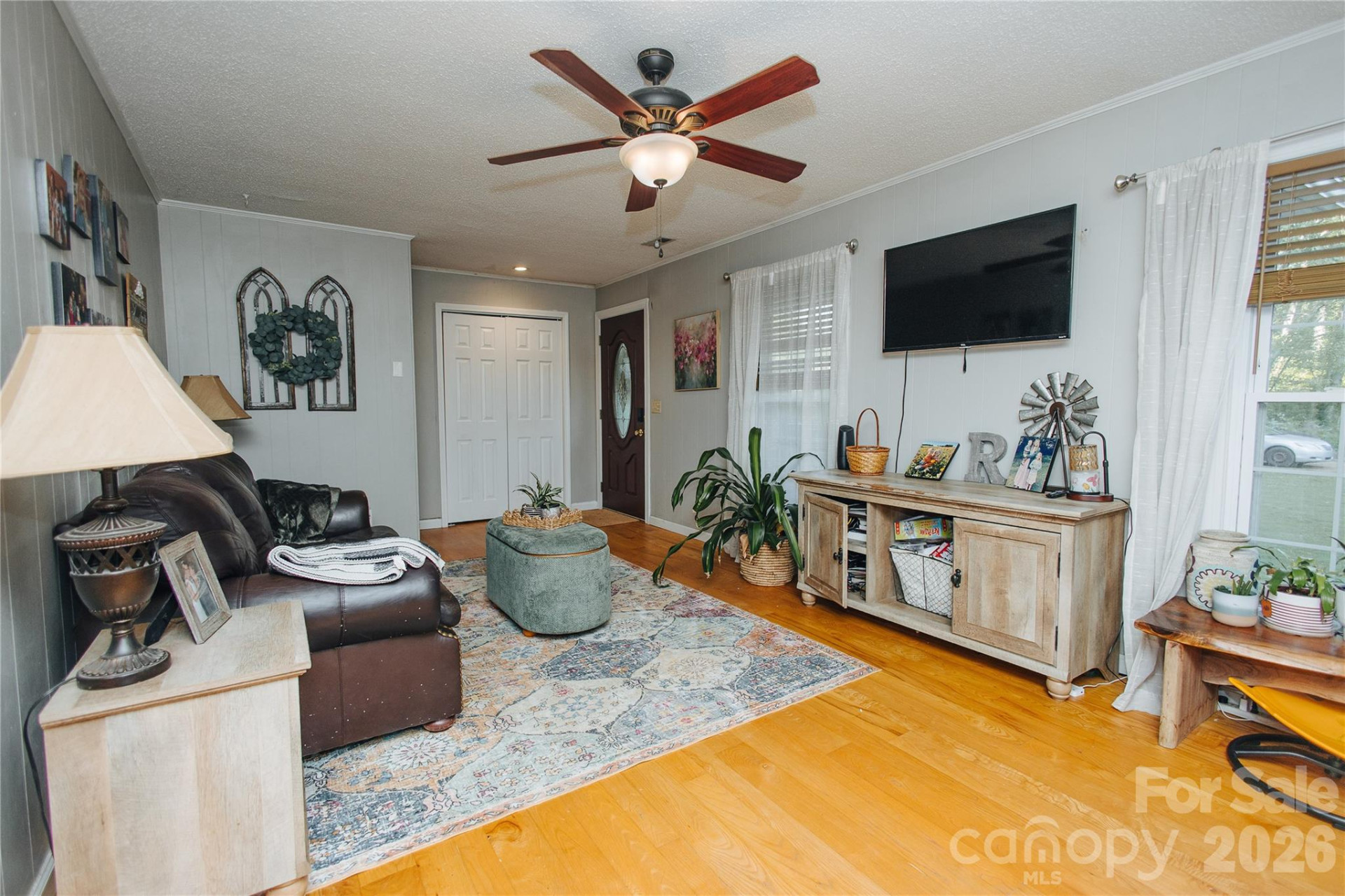 341 Bond Street - Photo 4