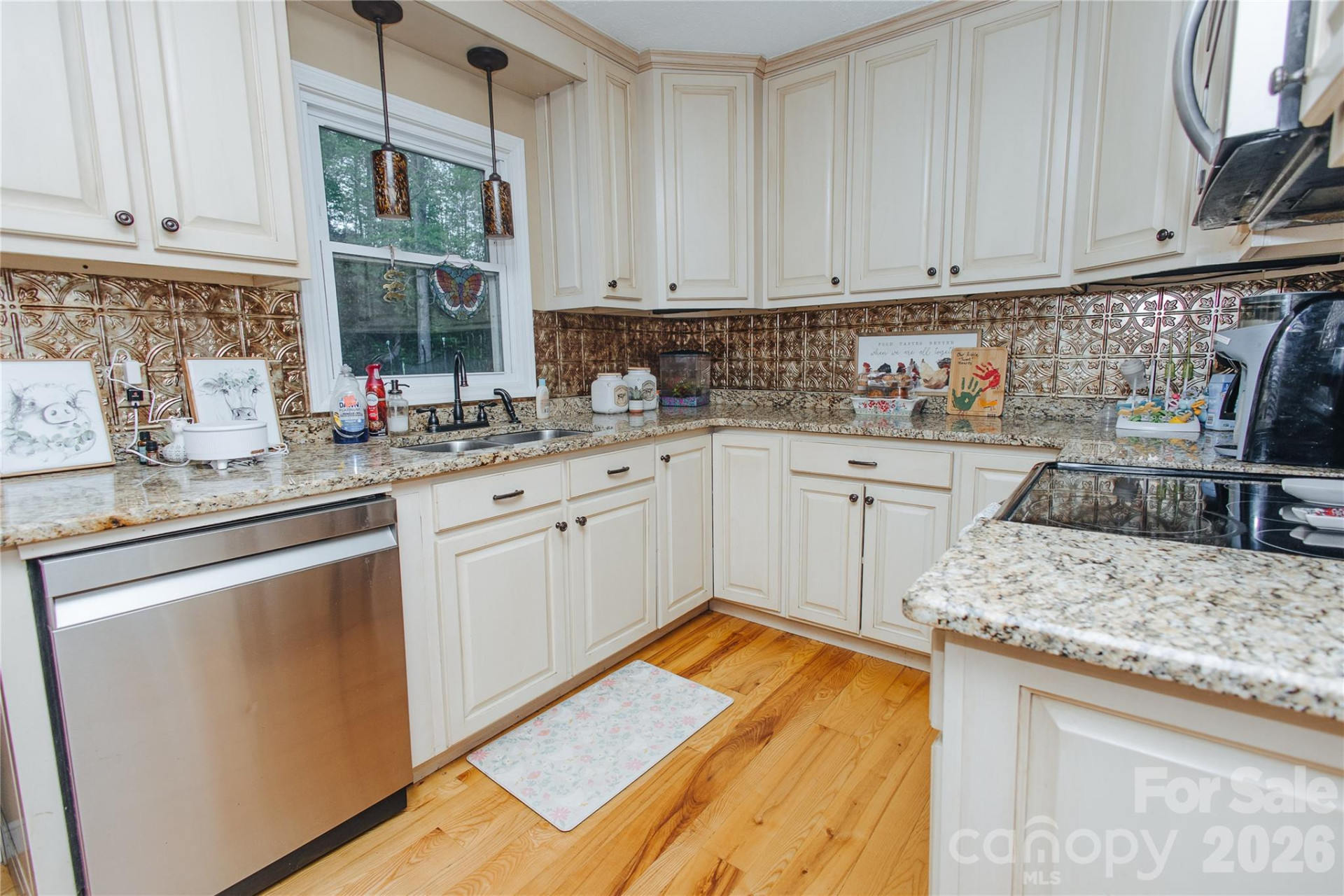 341 Bond Street - Photo 9