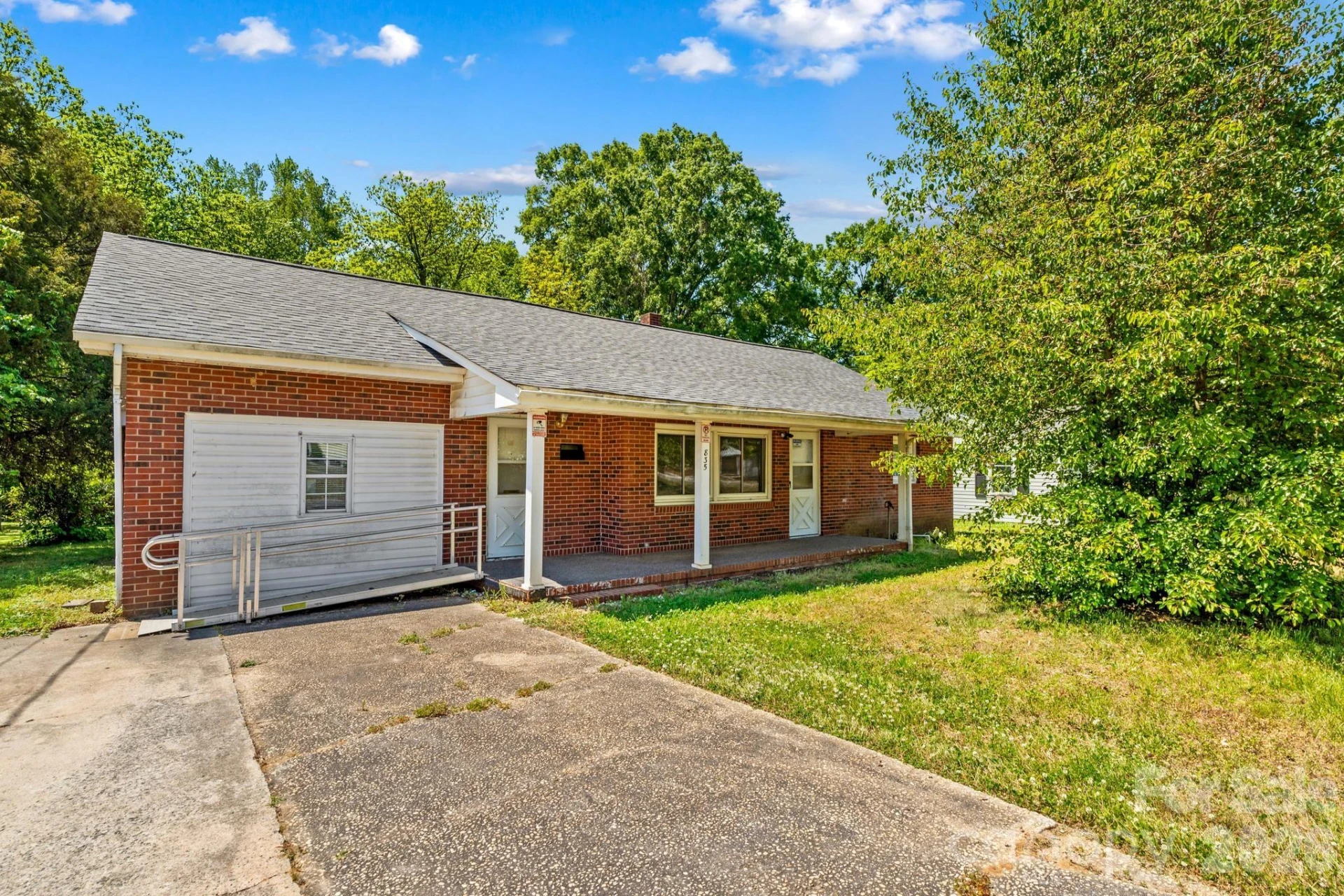 835 Maple Avenue - Photo 3