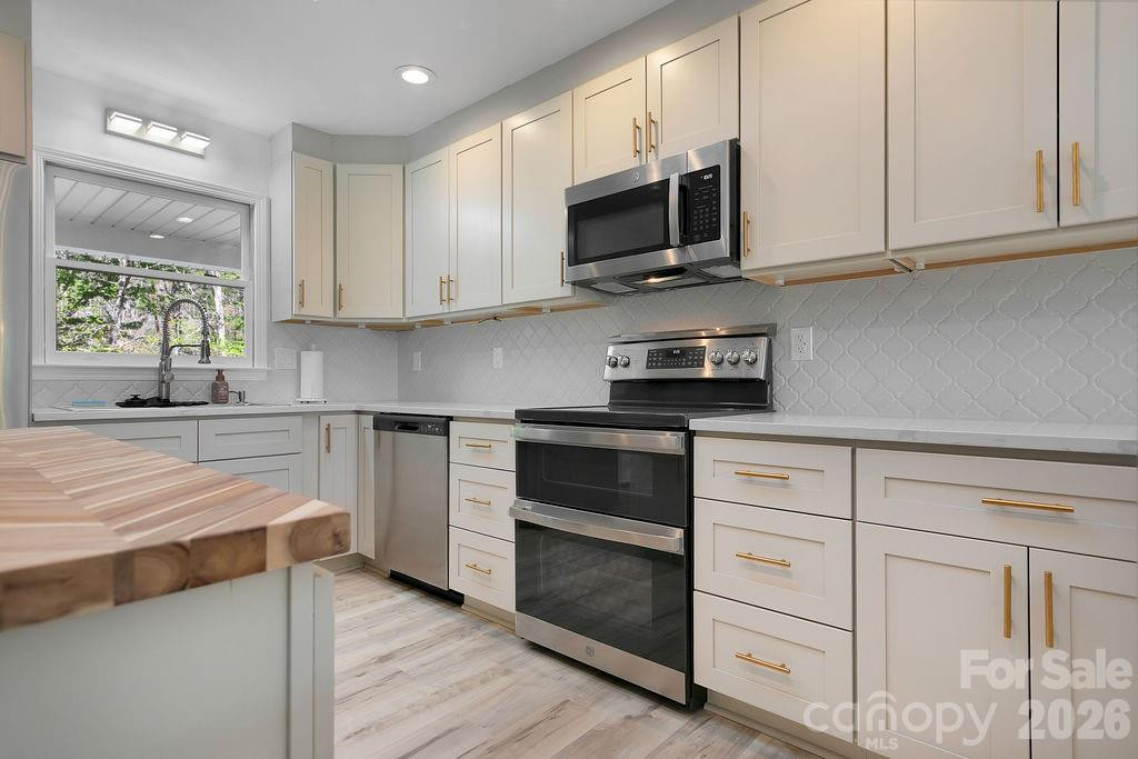 1388 King Road - Photo 12