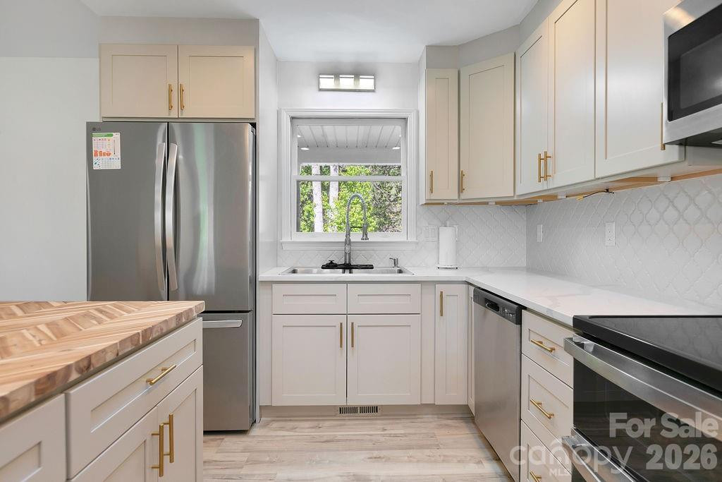 1388 King Road - Photo 14