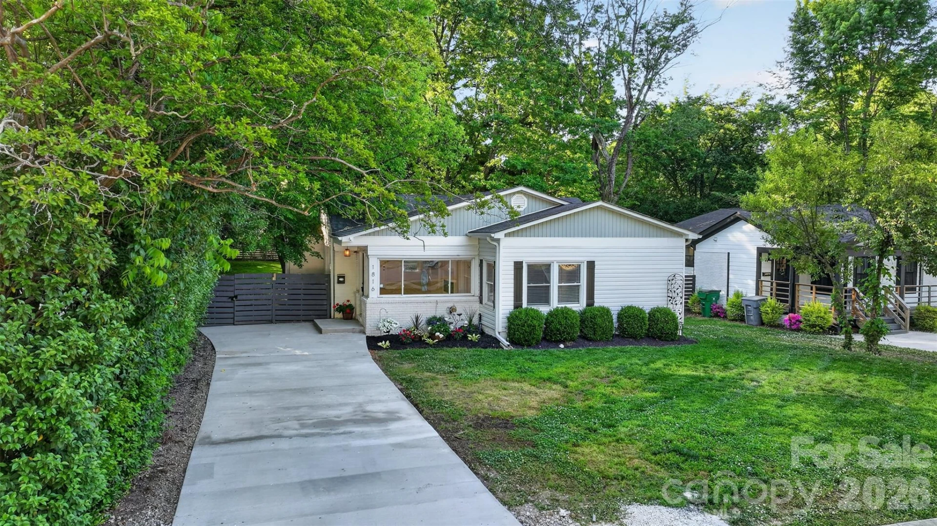 1816 Anderson Street - Photo 2