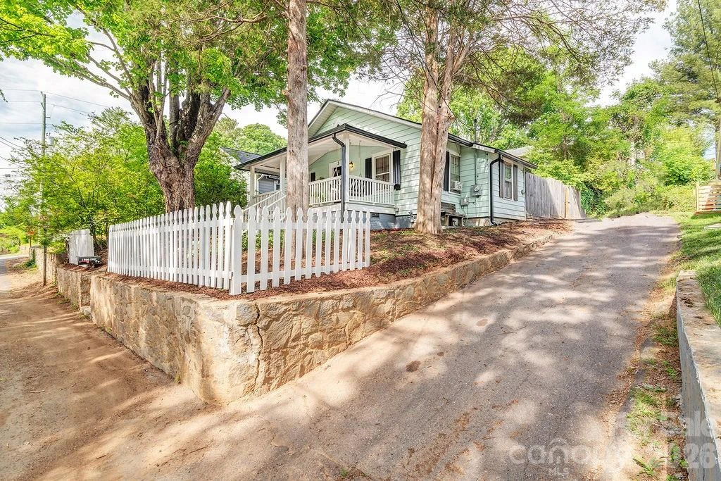 3 Irving Street - Photo 2