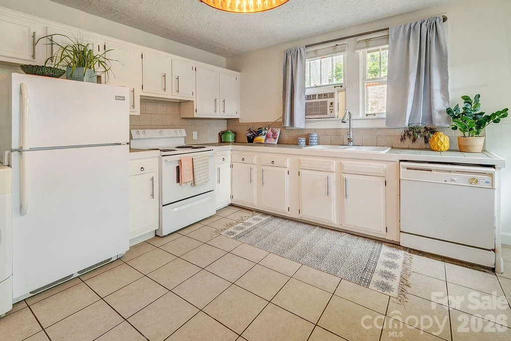 3 Irving Street - Photo 16
