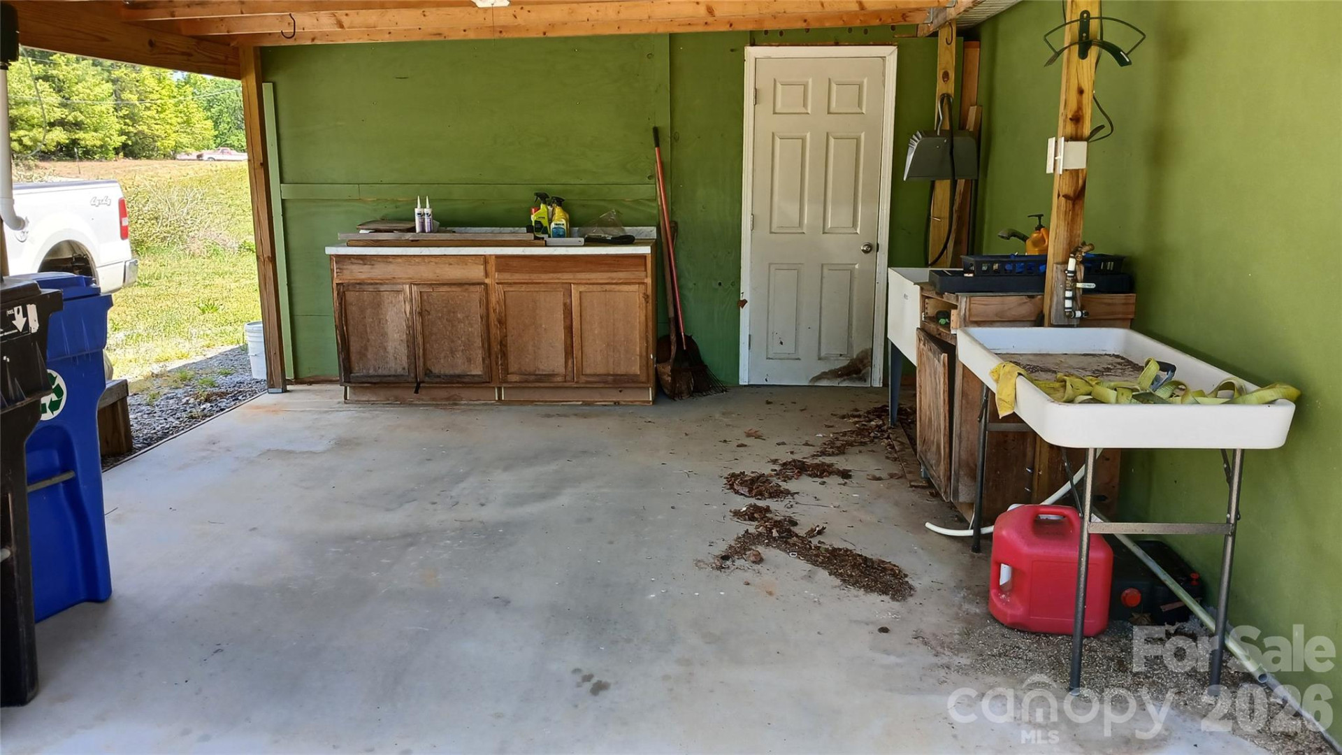 300 Woodlawn Drive - Photo 14