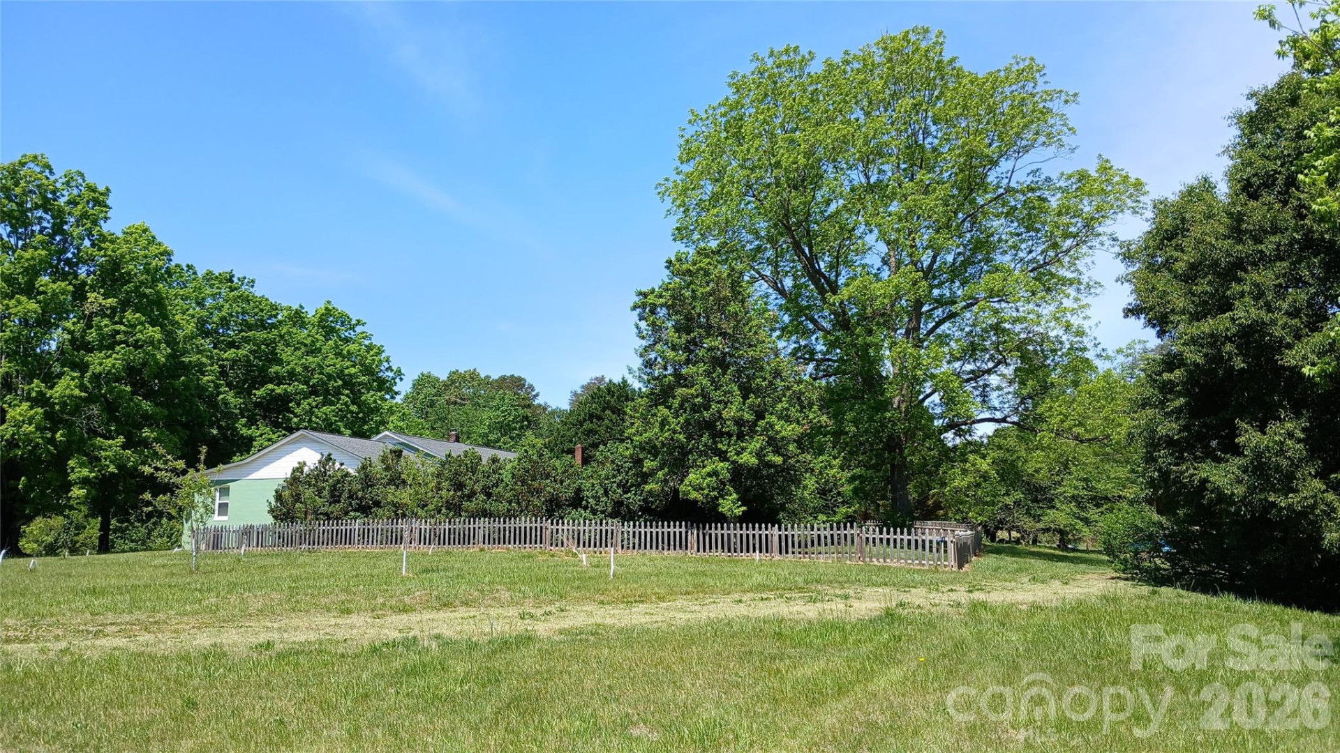 300 Woodlawn Drive - Photo 5