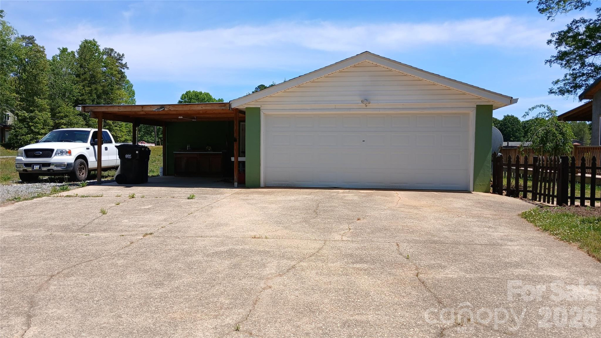 300 Woodlawn Drive - Photo 10