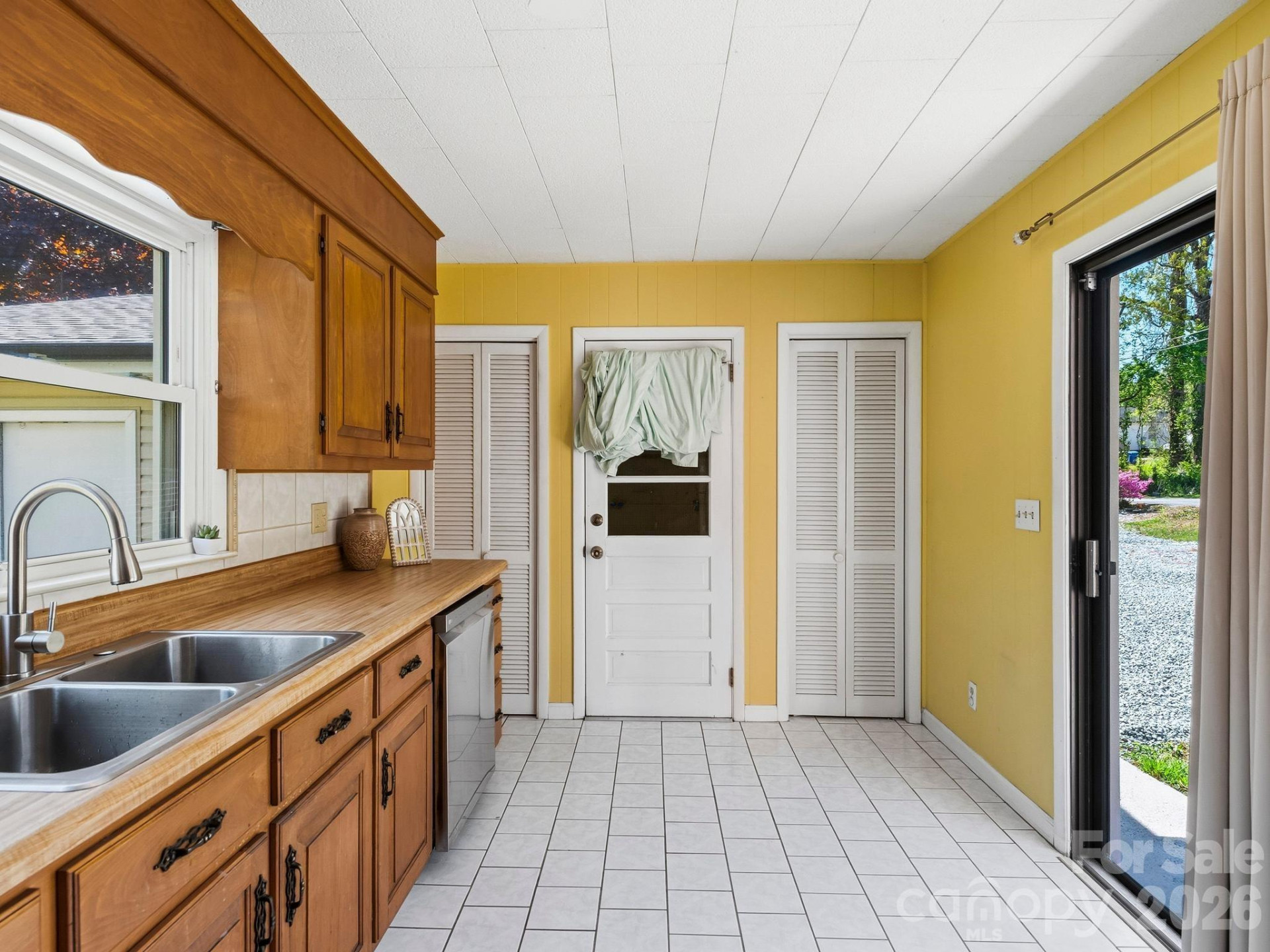 318 Resort Street - Photo 9