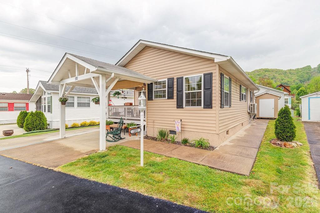 101 Strollers Lane - Photo 2