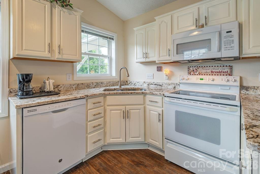 101 Strollers Lane - Photo 11