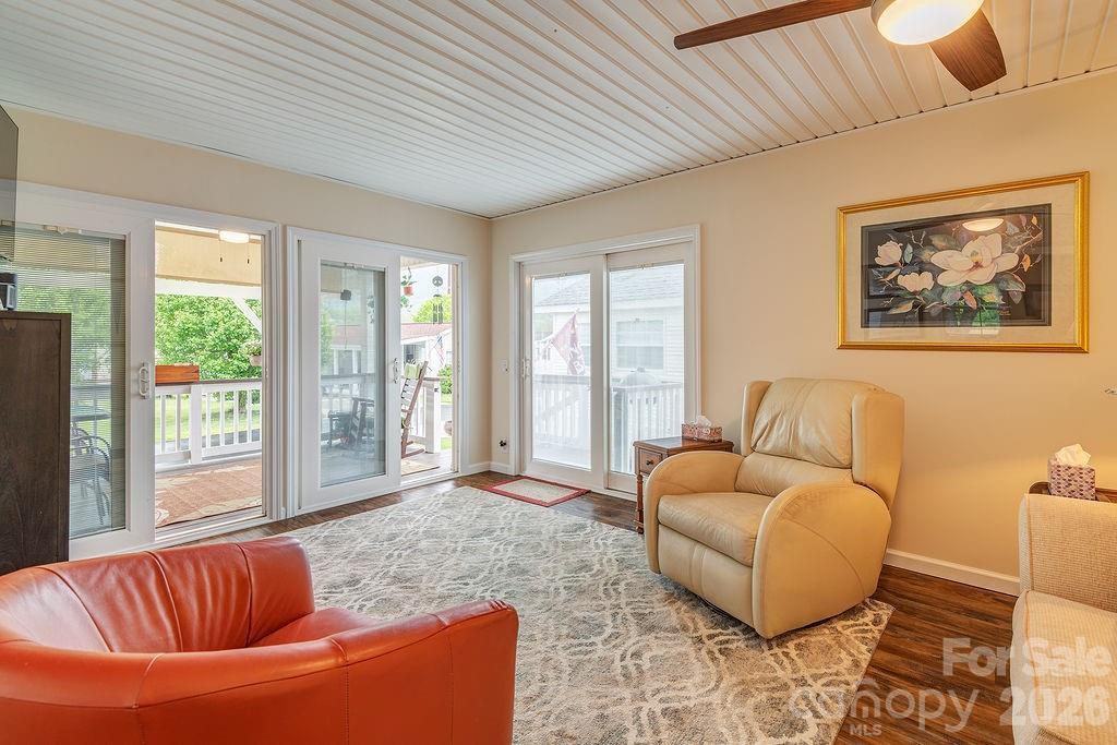 101 Strollers Lane - Photo 5