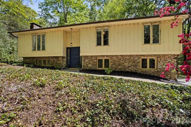 100 Greenbriar Avenue