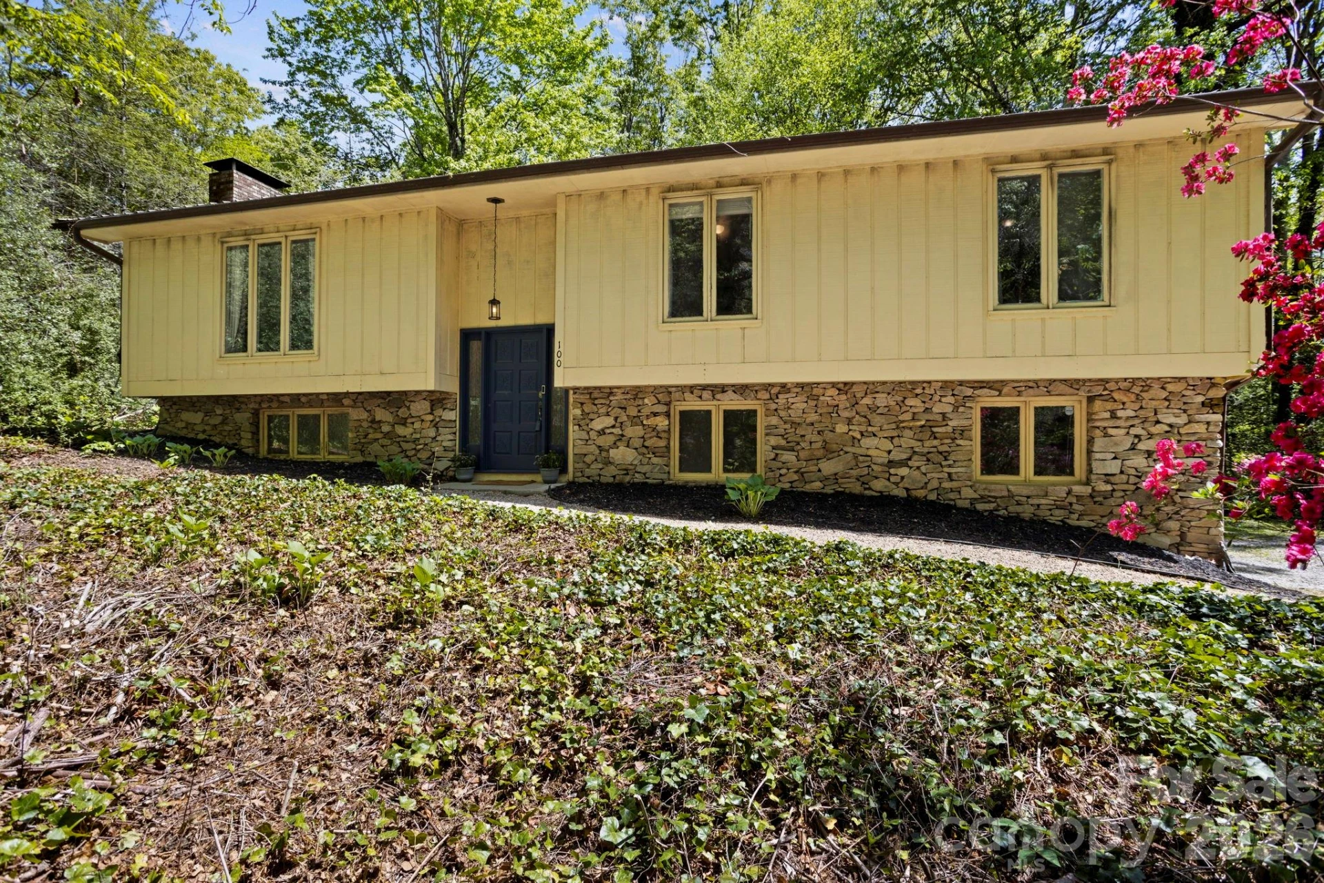 100 Greenbriar Avenue