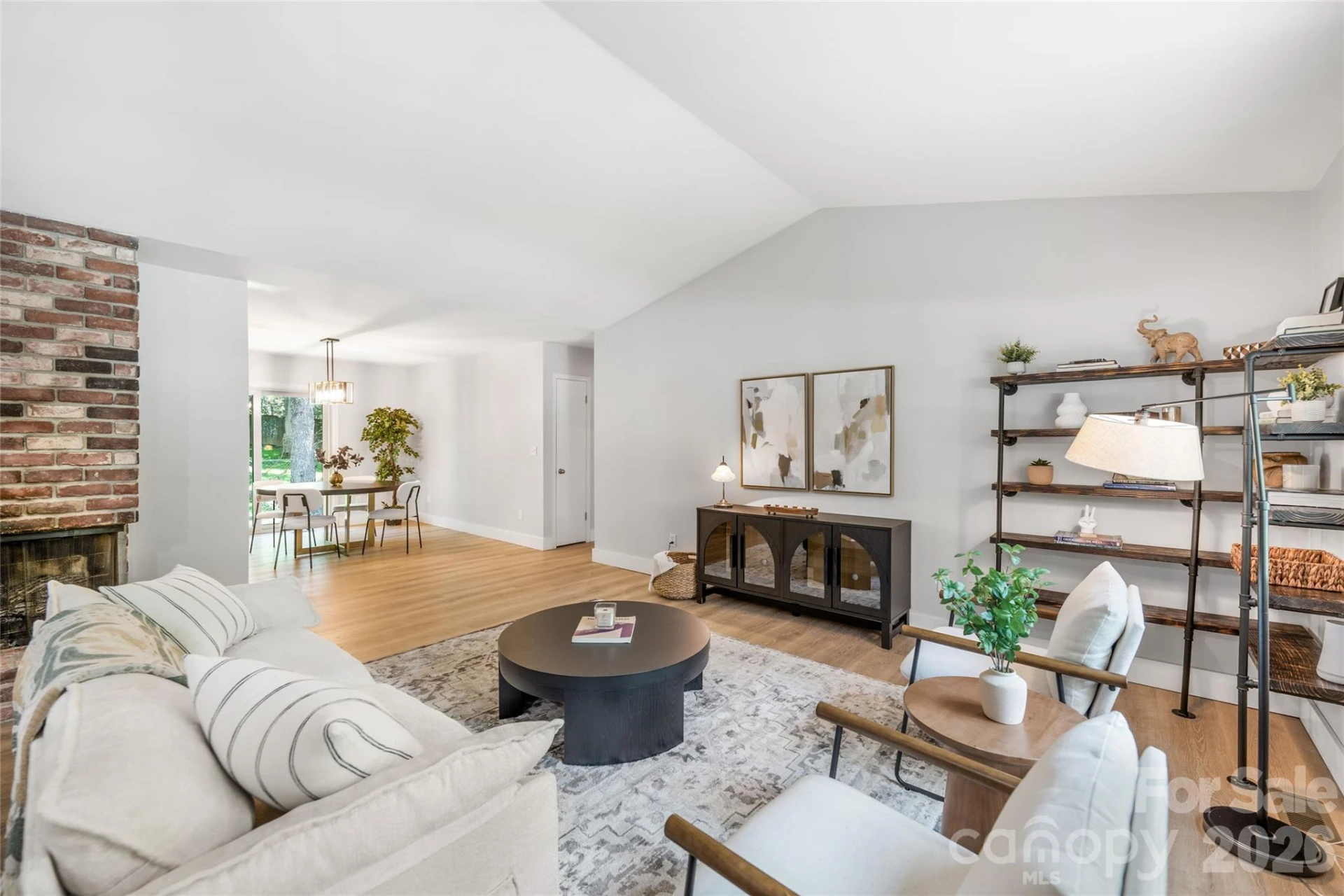 135 Scarlet Drive - Photo 4
