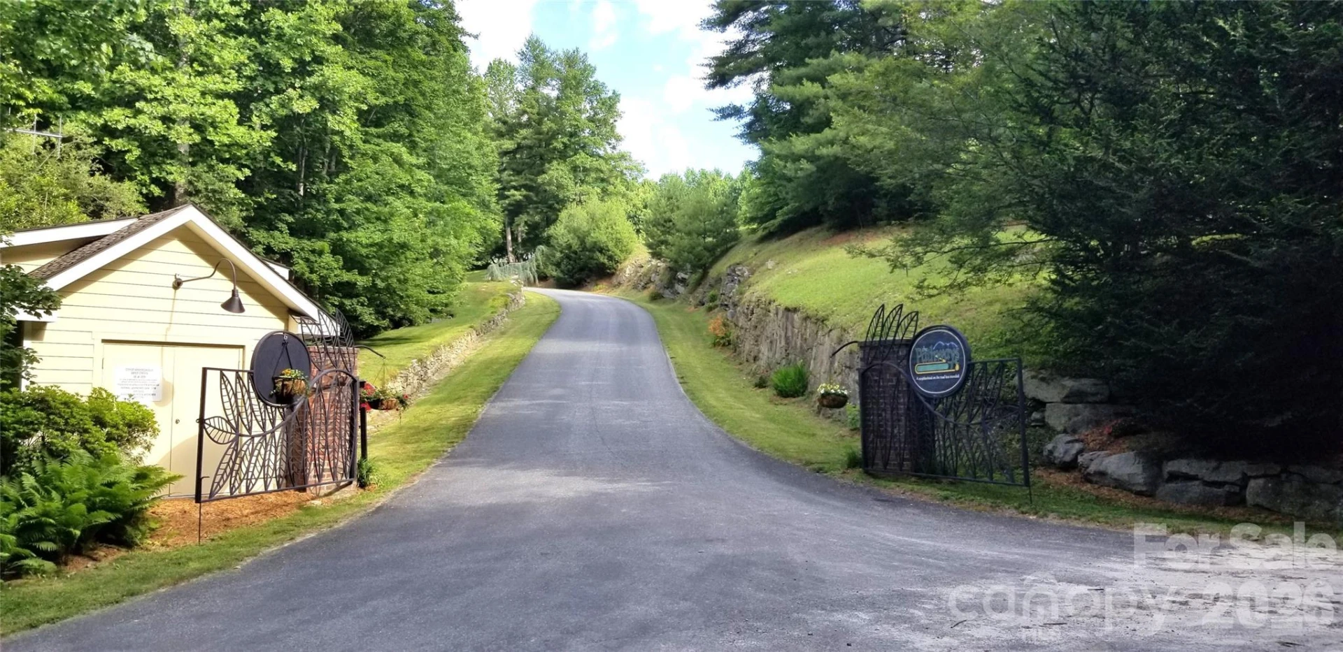 301 Gateway Drive - Photo 45