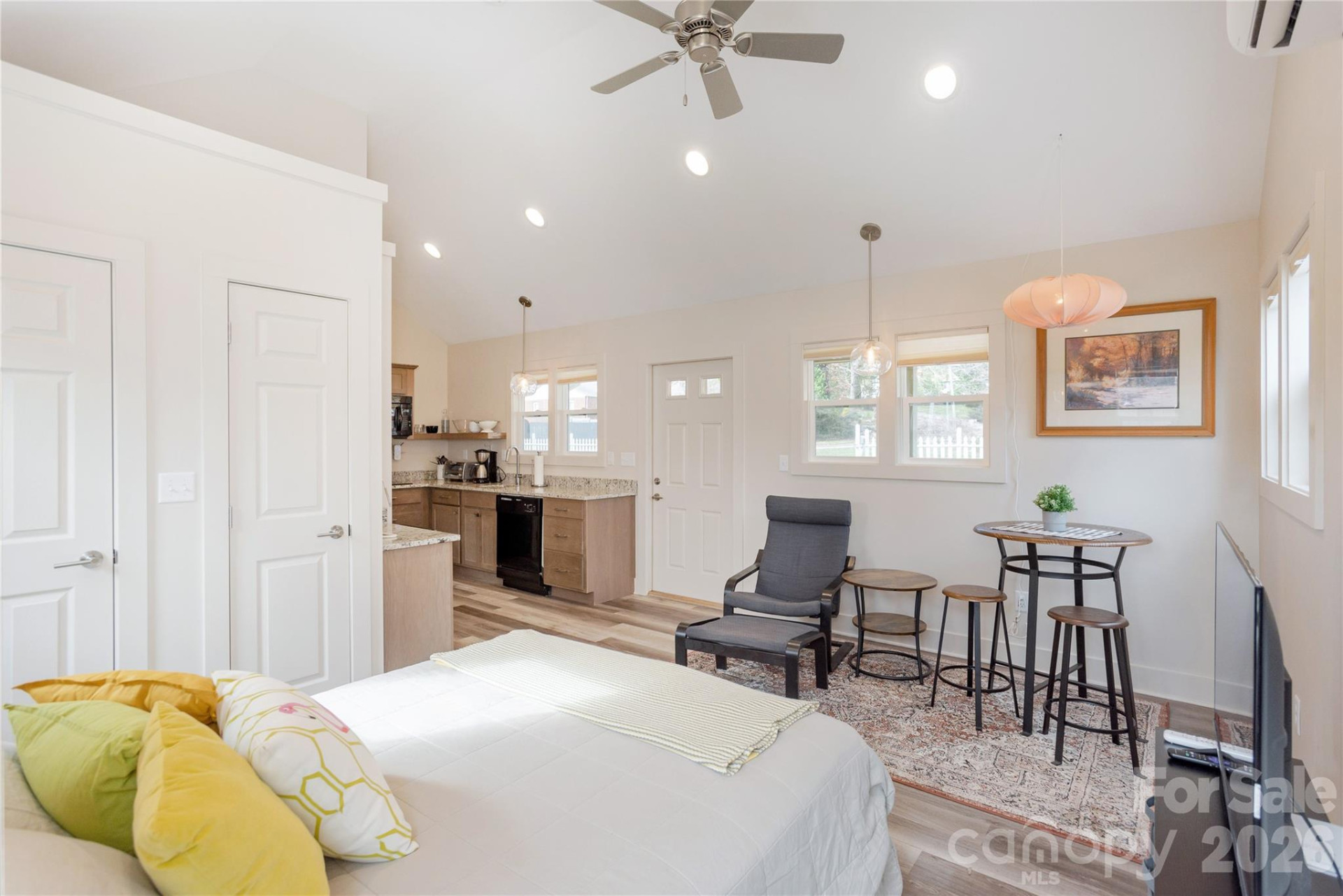 606 Ray Avenue - Photo 4