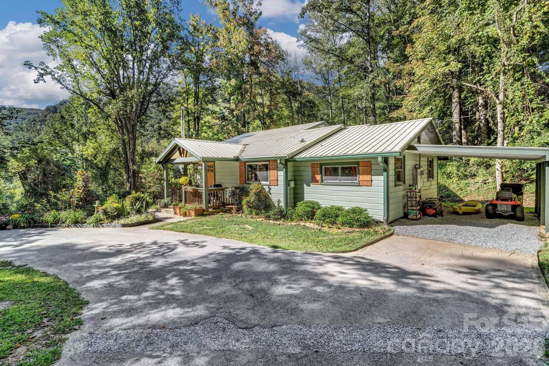 3851 Gerton Highway