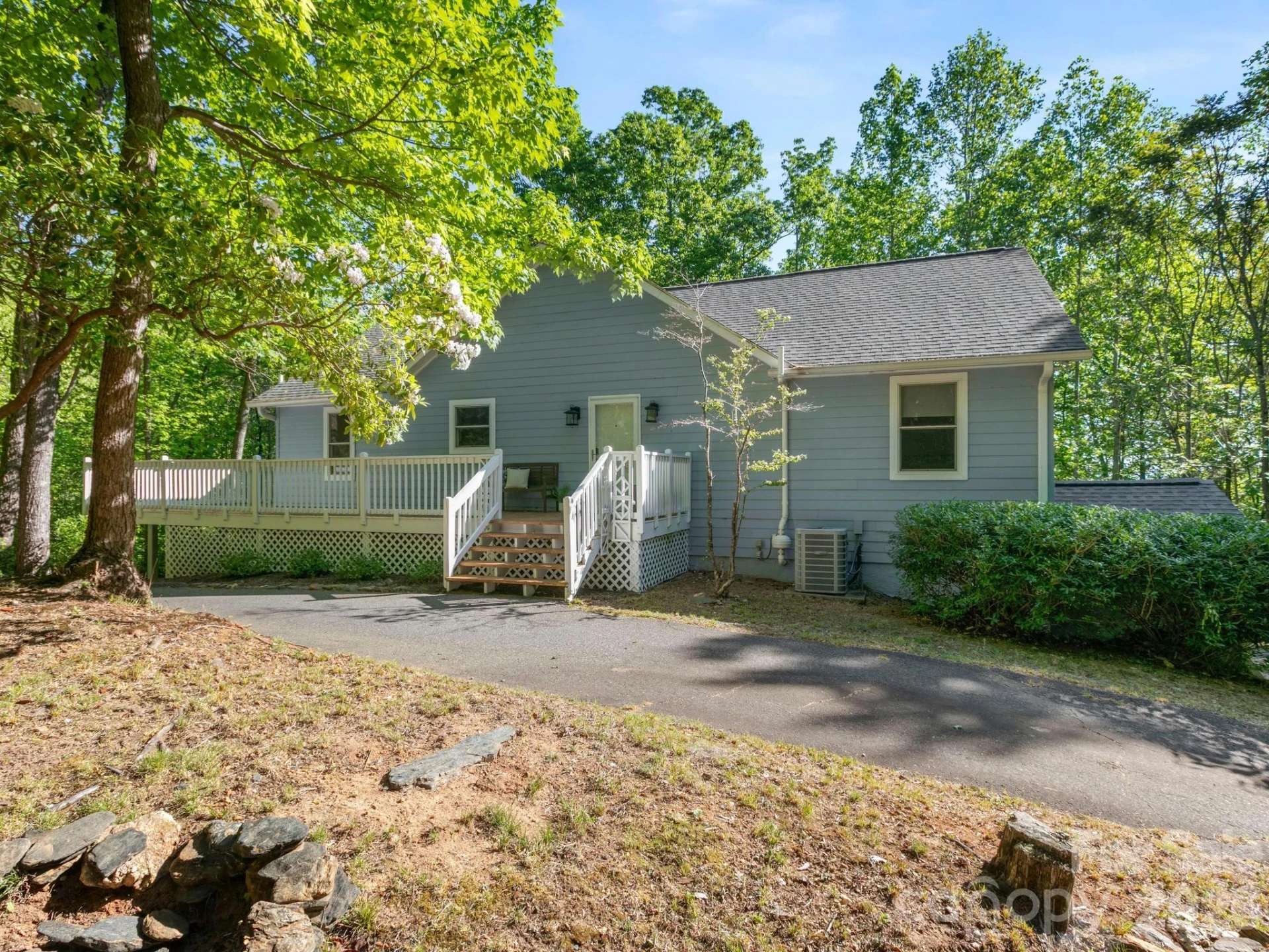 220 Jones Court - Photo 2