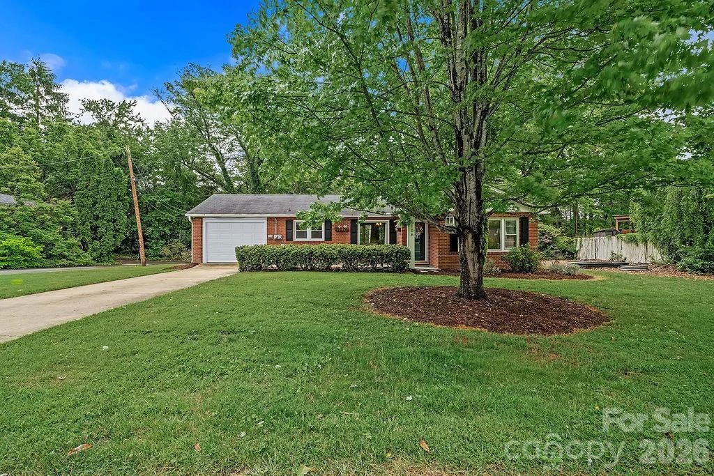 1106 Cherokee Drive - Photo 2