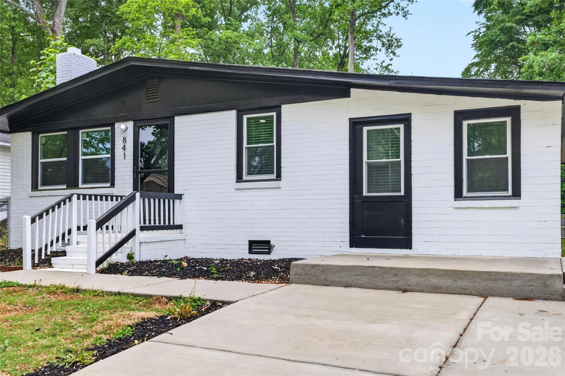 841 Mcarthur Avenue - Photo 2