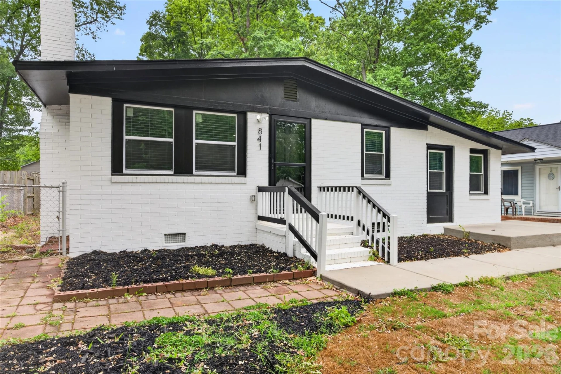 841 Mcarthur Avenue - Photo 3