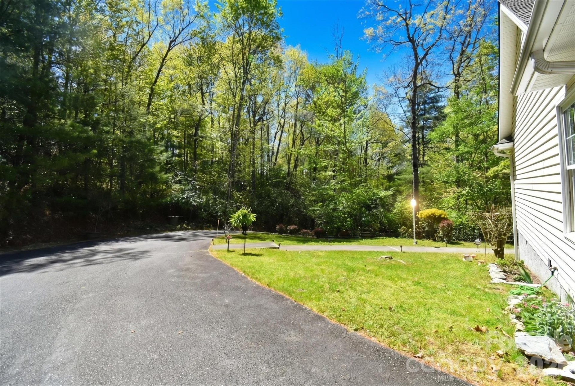 548 Thunder Road - Photo 40