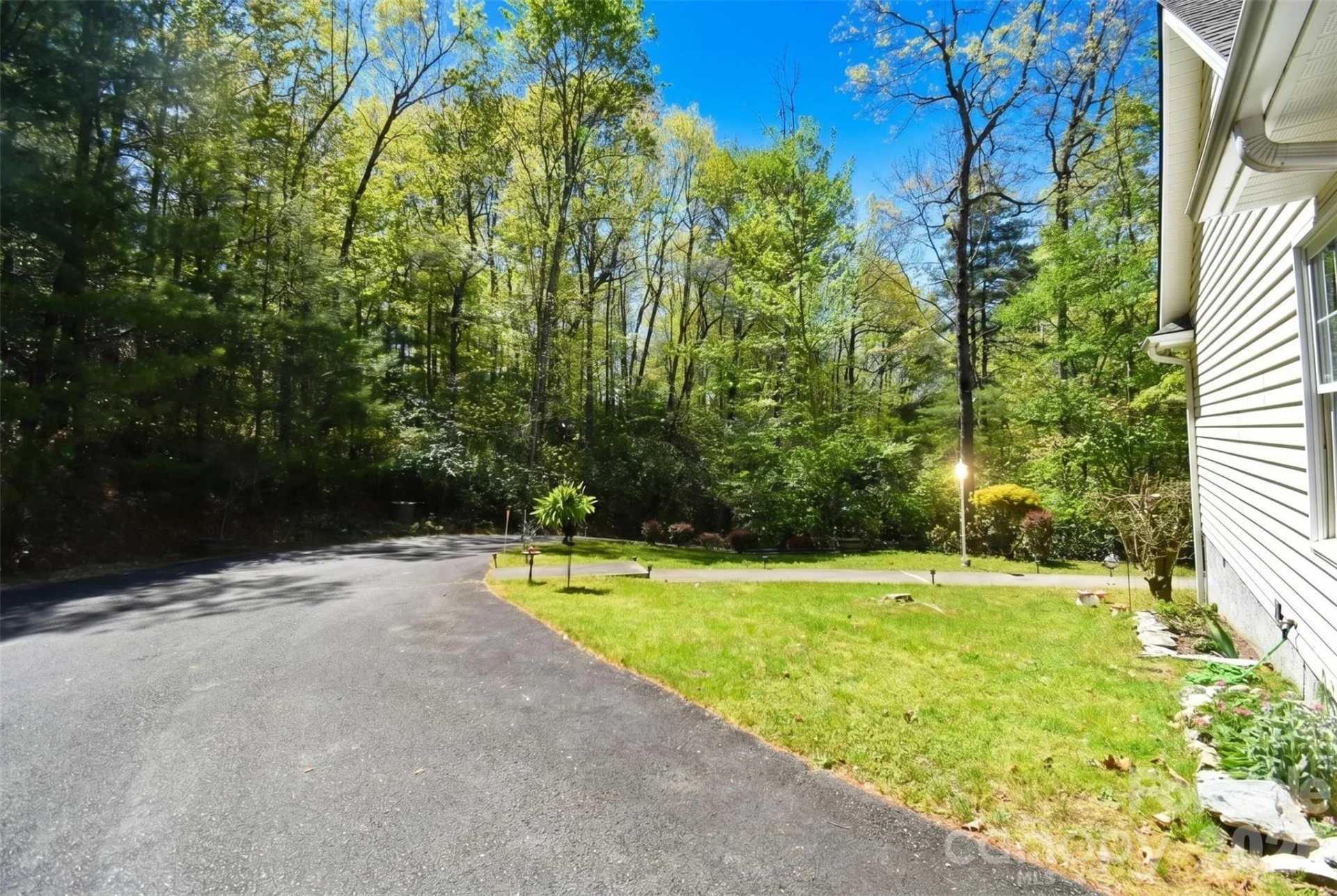 548 Thunder Road - Photo 40