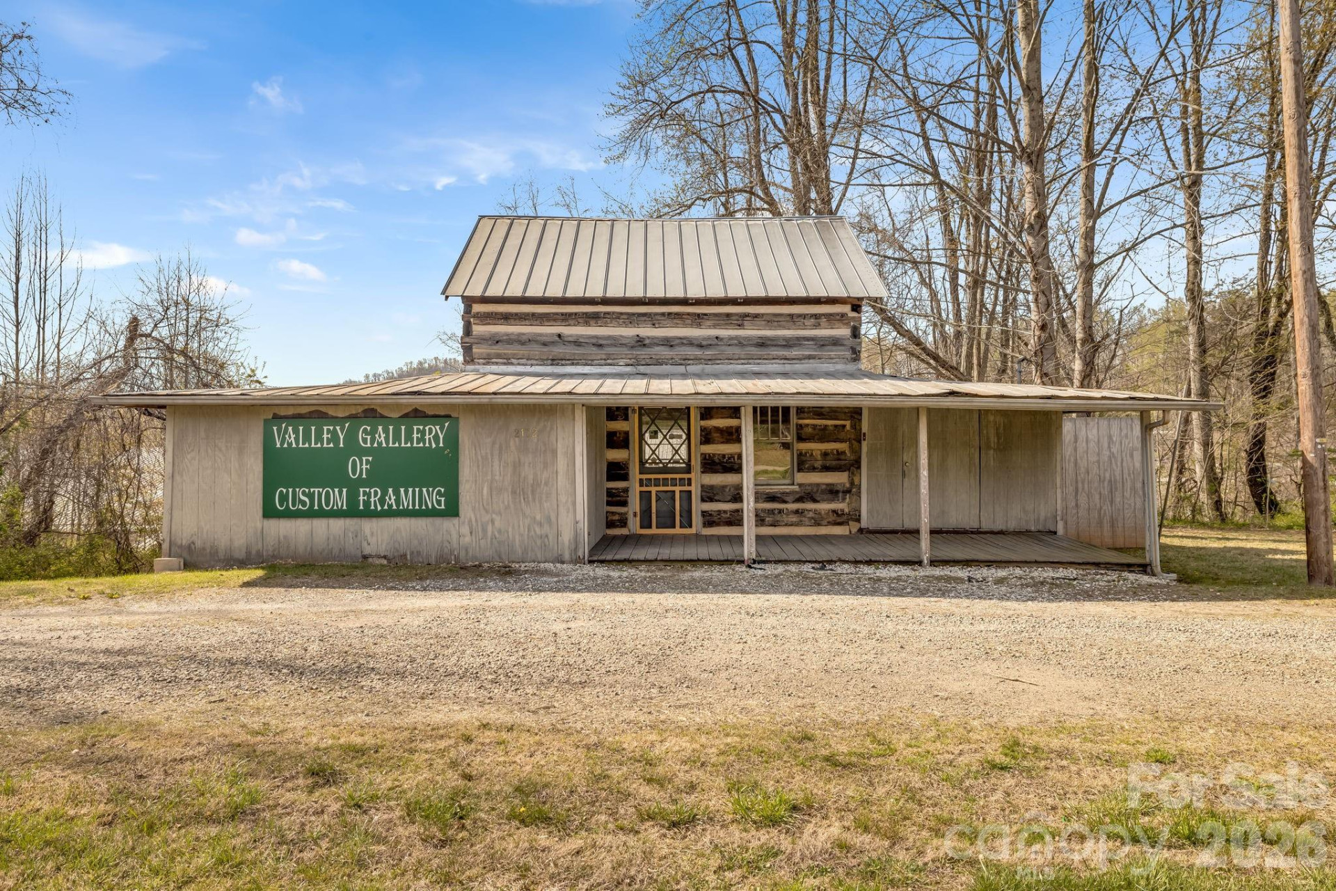 2172 Smokey Park Highway