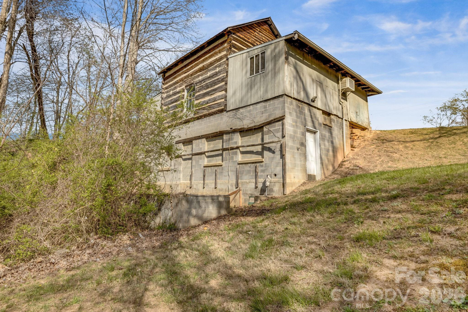 2172 Smokey Park Highway - Photo 14